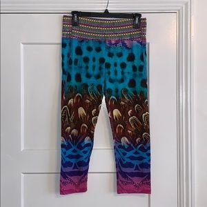 NWT!! PRINTED LEGGINGS SIZE MEDIUM